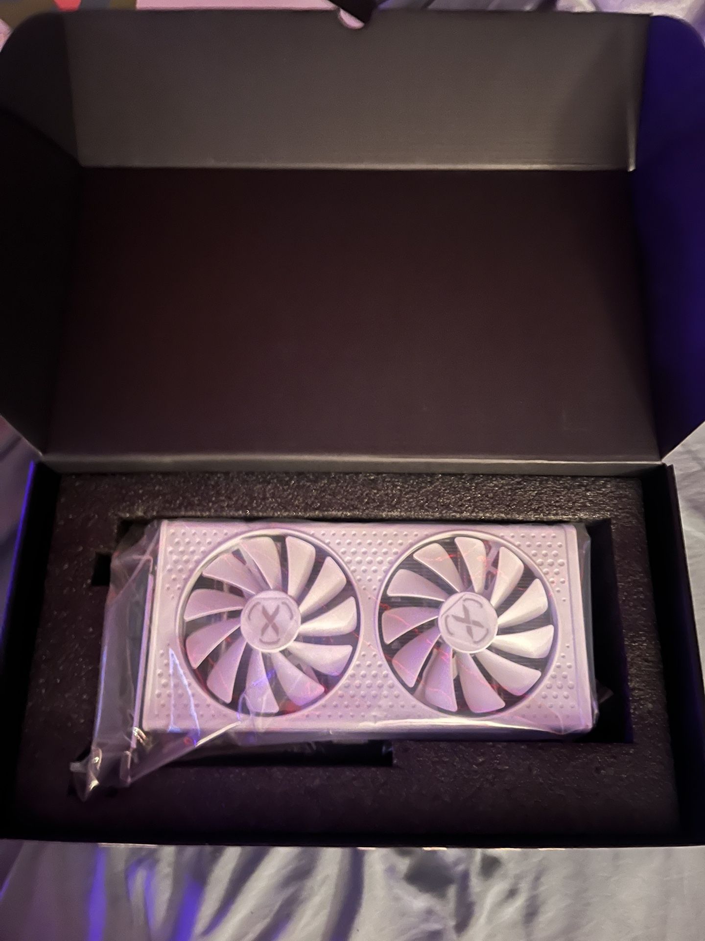 AMD RADEON RX 7600 WHITE