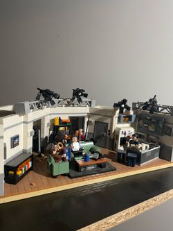 LEGO Ideas: Seinfeld (21328) Complete Set (Retired Product)