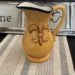 Fluer Di Lis Pitcher 