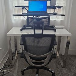 Like NEW! White Modern Desk