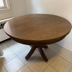 Bassett Furniture Round Wooden Table With 2 Chairs
