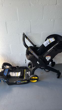 Dooona stroller and car seat with docking station