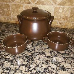 Coco pot and 2 bowls
