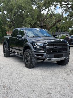 Ford F-150 Raptor Crew Cab Pickup Truck