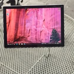 Surface Pro 5 WiFi Cellular Window 10 Touchscreen i5 Processor 7th Gen 128gb SSD 4gb Ram Screen Is Cramer but Touchscreen Working good no charger 