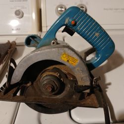 Makita  4  3/8. Masonry  Saw 