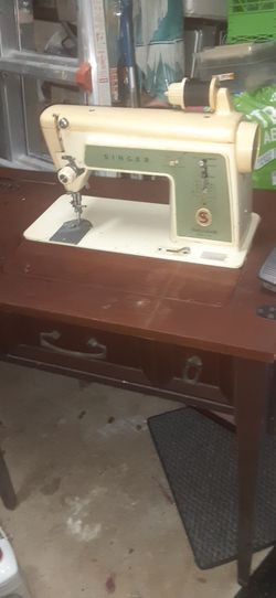 Vintage Singer sewing Model 639 With Table