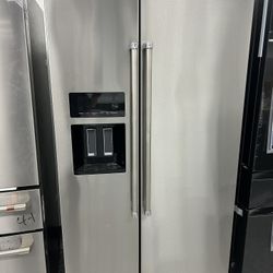 KITCHEN AID SIDE BY SIDE REFRIGERATOR STAINLESS STEEL!! counter Depth!!! BRAND NEW OPEN BOX!!!!