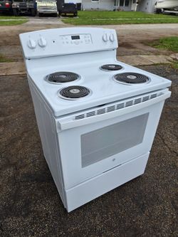 BRAND NEW GE 30" 4 Burners 5.0 cu ft Freestanding Electric Range (White)