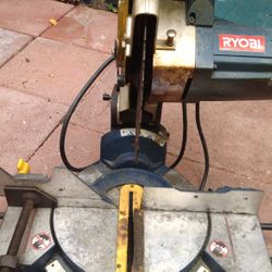 RYOBL Compound Miter Saw