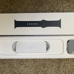  Apple Watch SE 44mm Space Gray Aluminum Midnight Sport Band CLE