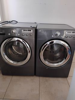 LG washer and dryer set (propane)