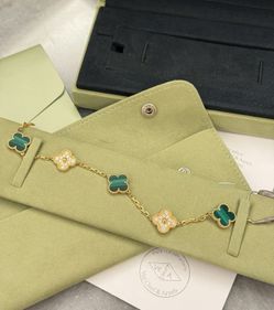 Van Cleef & Arpels Alhambra Bracelet, 5 Motifs 18K Yellow Gold, Malachite