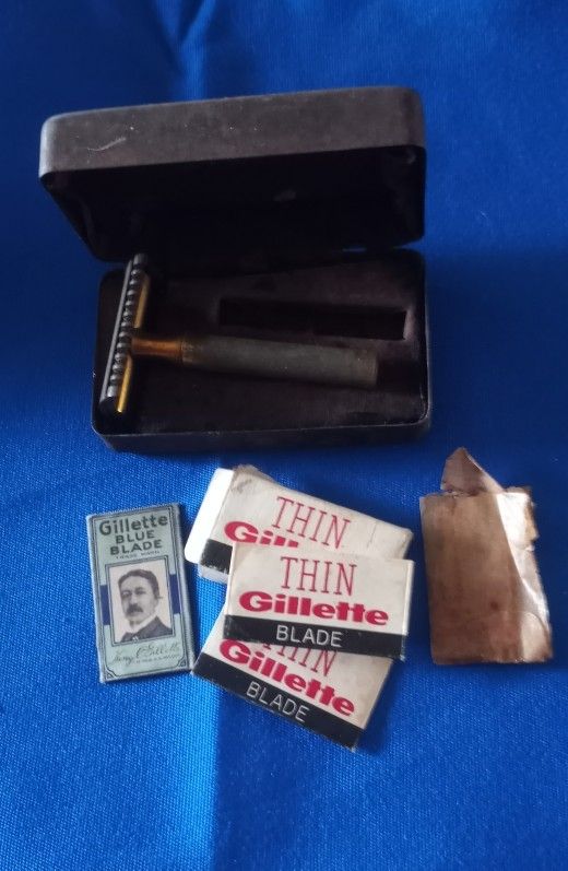 World War I Razor, Tin .And Blades