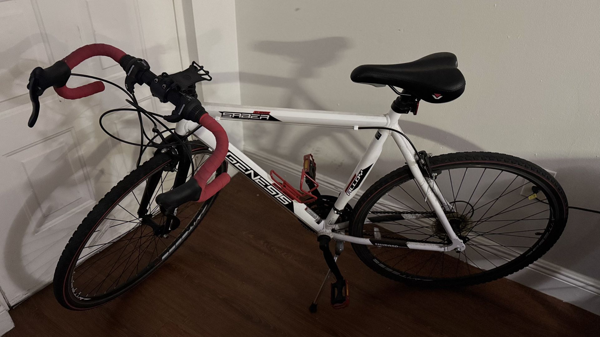 Genesis 700c saber road bike