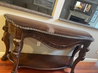 Bernhardt Entry/console Table 