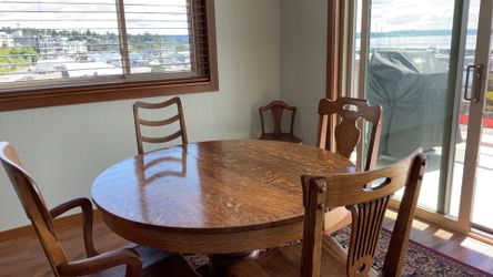 Claw foot dinning table