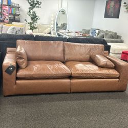 ☃️New🌷 Delivery & Finance Available 🌷Emilia 2 Piece Sectional Loveseat 