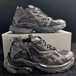 BALENCIAGA RUNNER BLACK 