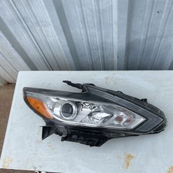 For 2016 2017 2018 Altima Halogen Headlight w/o LED DRL Headlamp Passenger Side