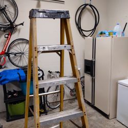 Ladder 6.5 Foot --- Weekend Sale!!!
