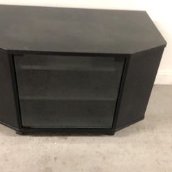 23”wx20”dx21”h Very good condition TV stand