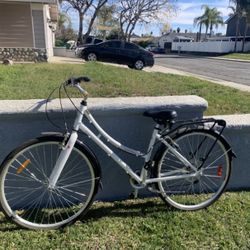 28 Inch Infinity Womans Bicycle With Rack 7 Speed 