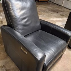 Beautiful Black Leather Contemporary Recliner 