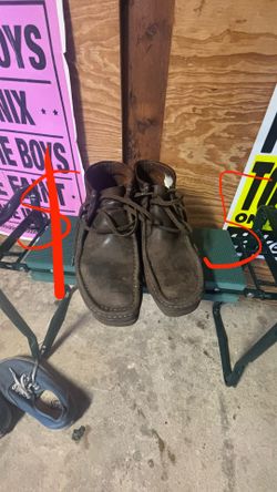 10.5 men’s Clark’s shoes