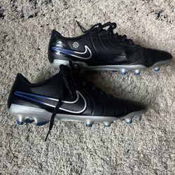 Men's soccer cleats size 10 NIKE