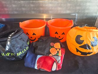 6 Halloween buckets/bags