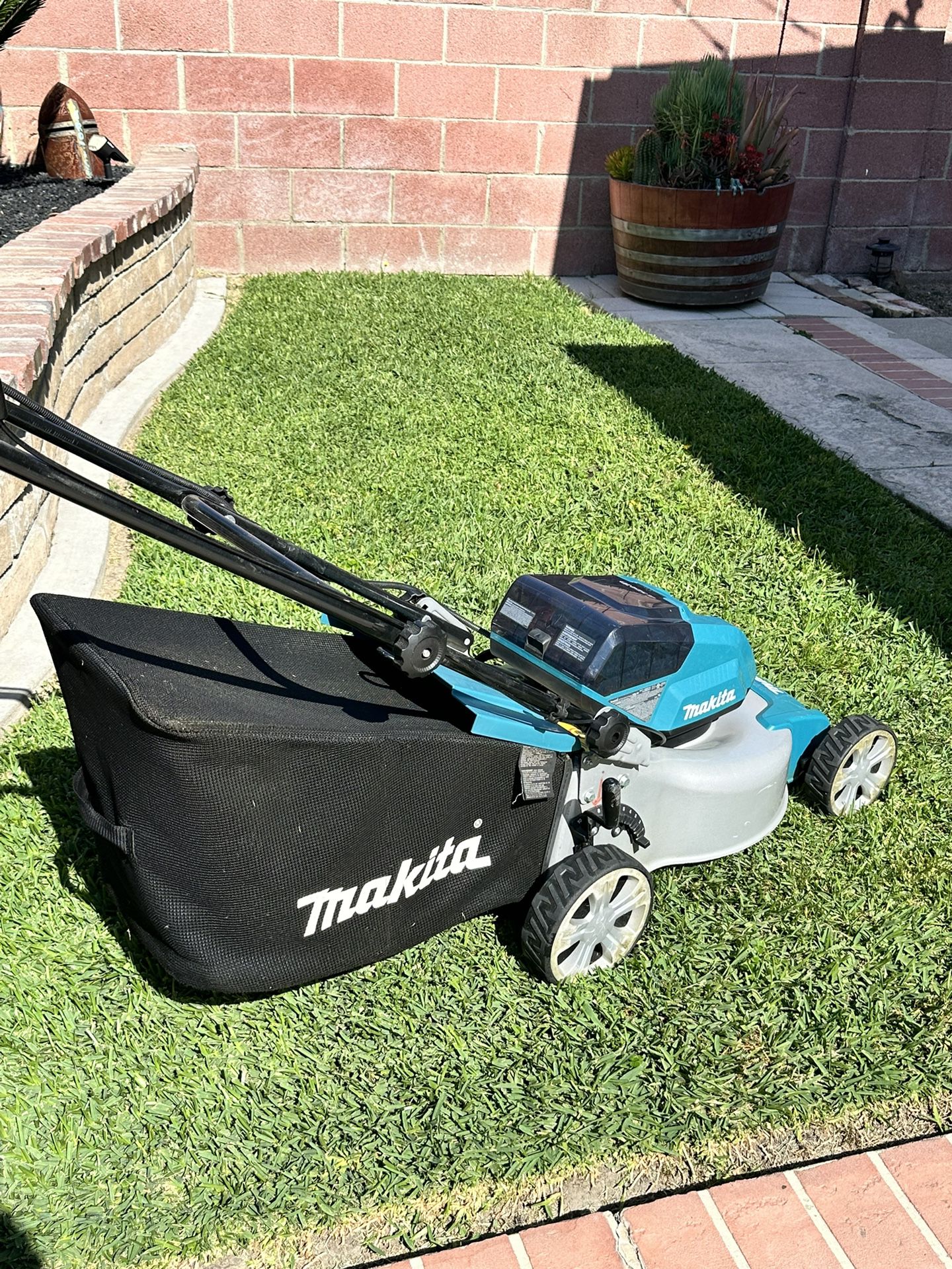 Makita XML03 36V, 18" Lawn Mower