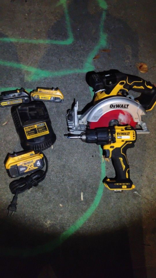 DeWALT CORDLESS CIRCULAR SAW AND CORDLESS HAMMERDRILL/DRILL DRIVER 20V 