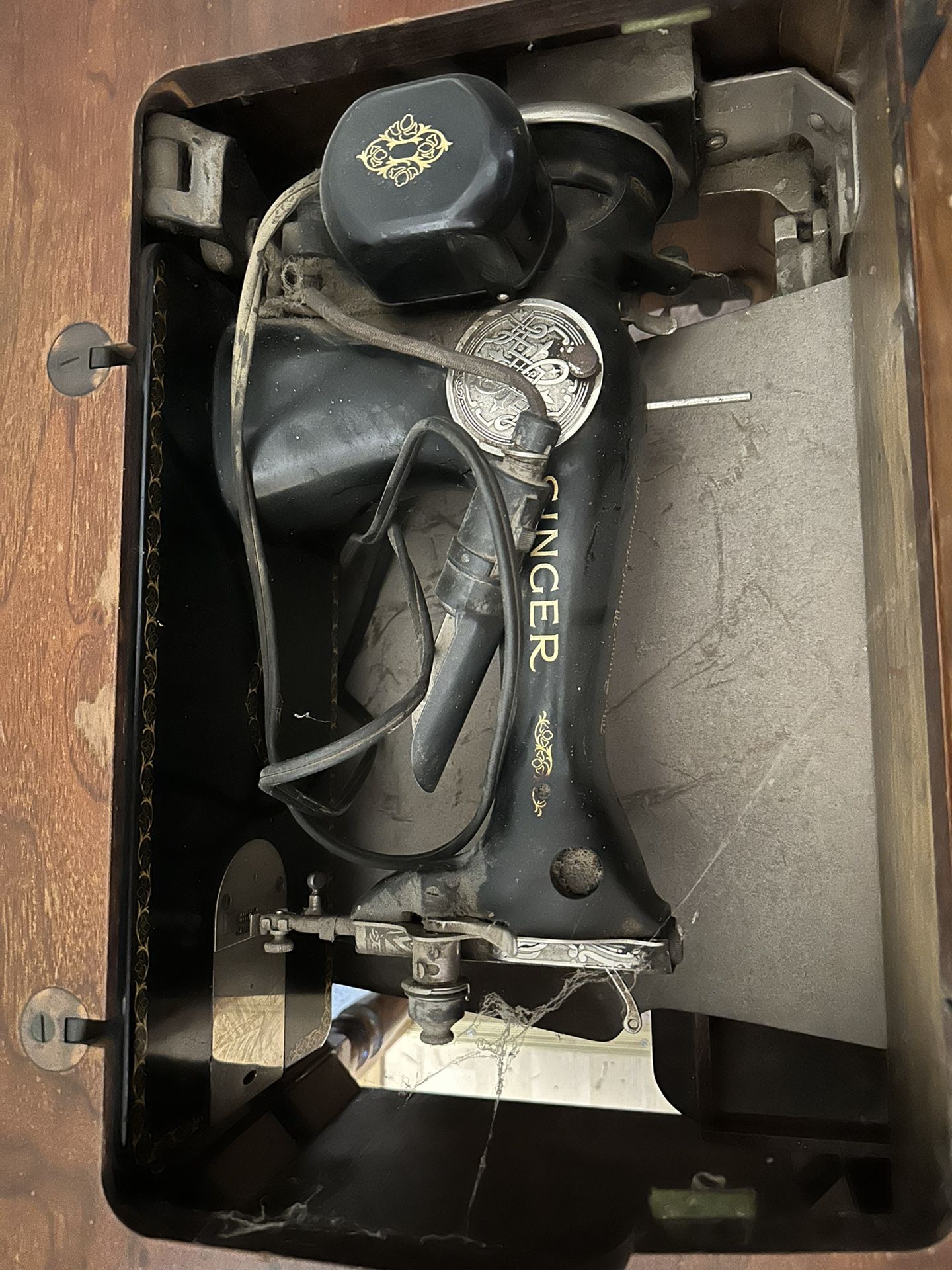 Singer Antique Sewing Matching In Cabinet