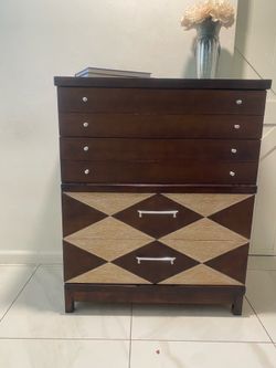 Dresser (Harmony House)Mid-century Modern