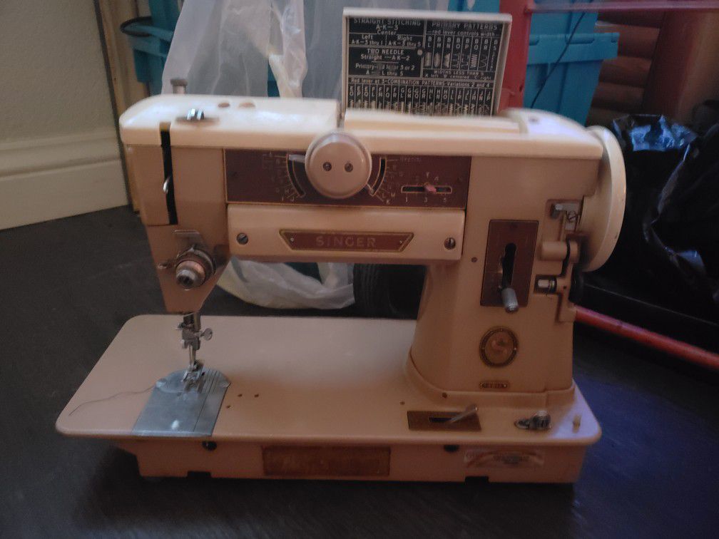 Slant stitch sewing machine