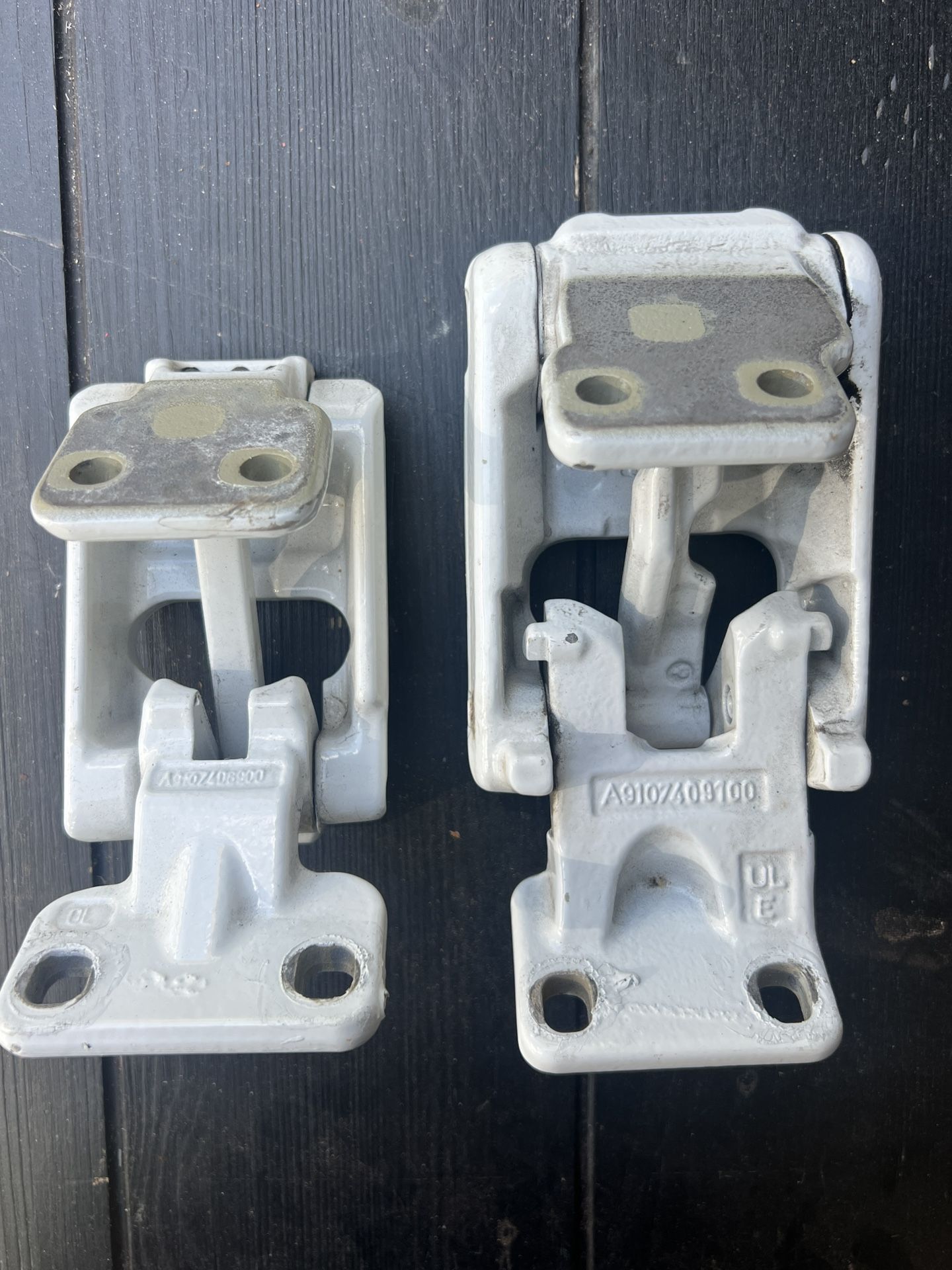 Mercedes Sprinter, Rear Door Hinges