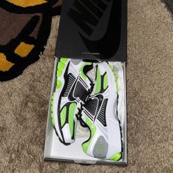 Nike Size 6,5 Men Brand New 