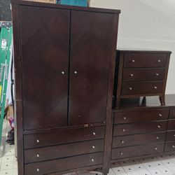 Queen Bedroom Set