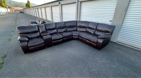 *Delivery Available* Power Reclining Sectional – Cup Holders – Large Brown Sectional
