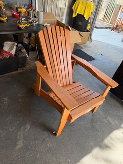 Patio chair very thick wood read !