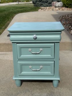 Charming night stand or small 3 drawer dresser.