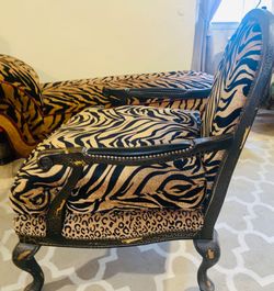 LARGE  ARM CHAIR THICK CUSHION WITH NAIL HEAD ACCENTS ADDING TO RUSTIC CHARM..GREAT CONDITION