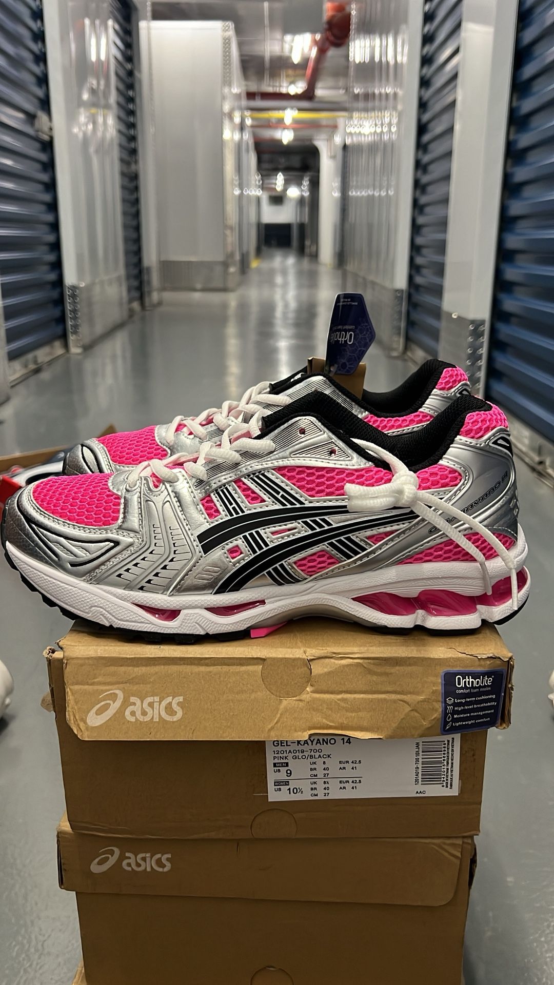 ASICS Pink Glow M 9 (damaged Box) 