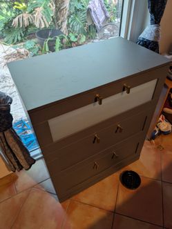 Dresser