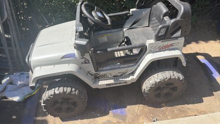 It looks nice car like new, it hasn't even been used for 1 month. In excellent condition