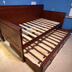 Cherry Wood Daybed Trundle