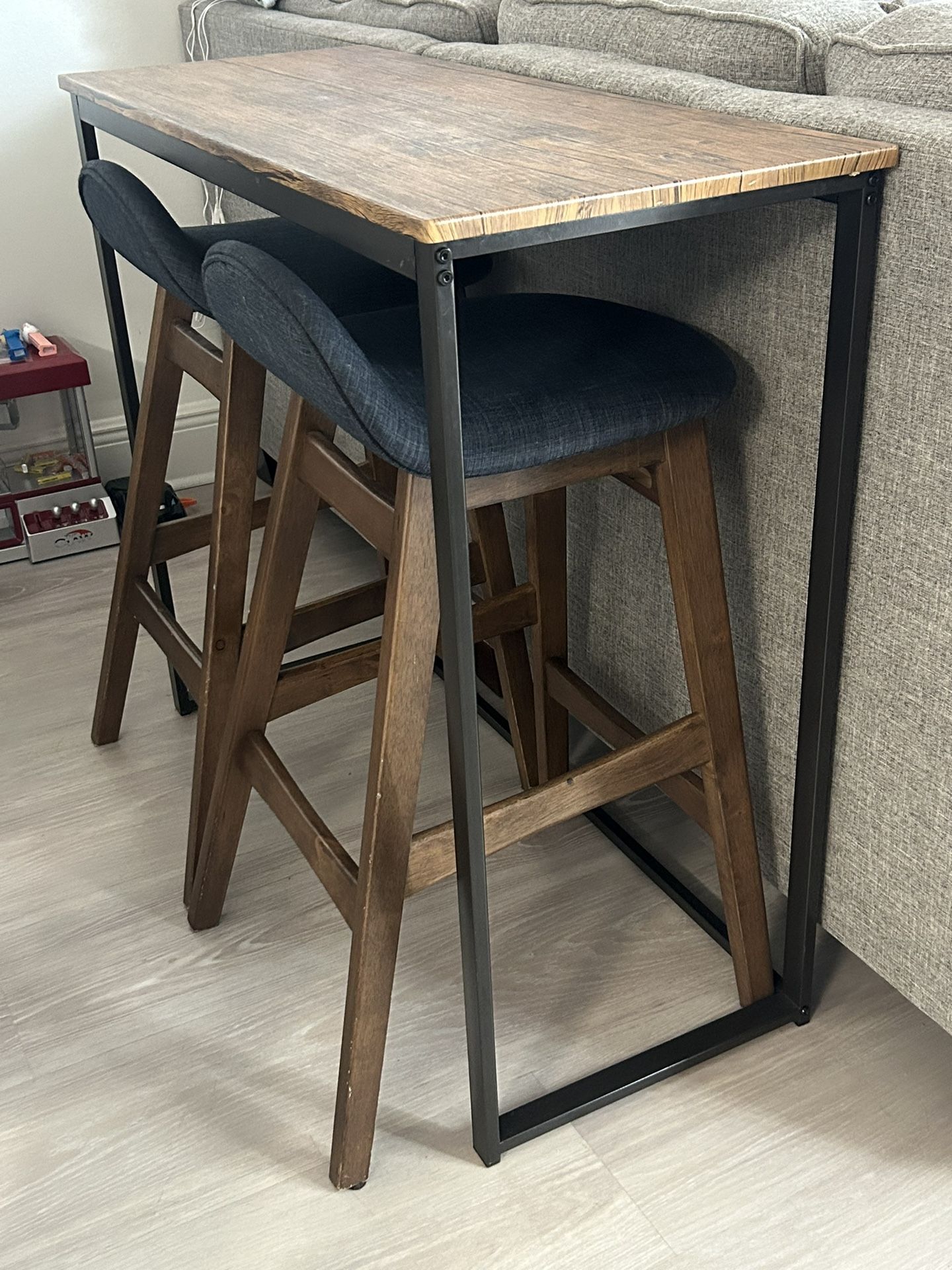 Bar Height Table And Stools High Top for Sale in Miami, FL OfferUp