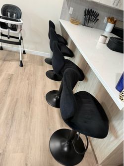 Set of 4 black bar stools
