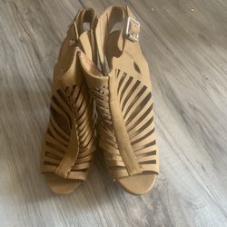 Brand New Never Worn Size 8